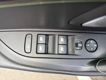 Photo 22 Peugeot 208  Electrique 50 kWh 136ch