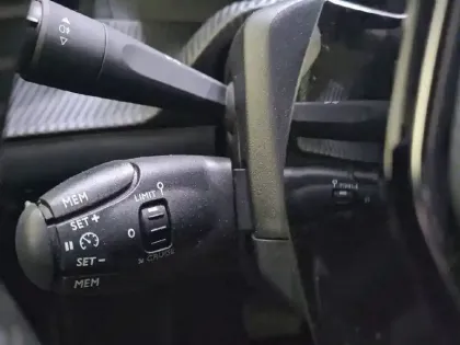 Photo 49 Peugeot 2008  Electrique 136 ch