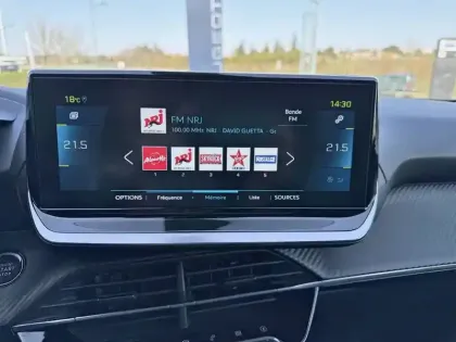 Photo 17 Peugeot 2008  Electrique 136 ch