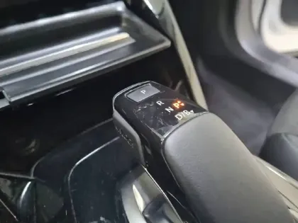 Photo 36 Peugeot 2008  Electrique 136 ch