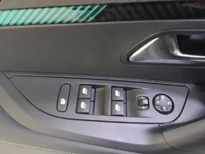 Photo 53 Peugeot 2008  Electrique 136 ch