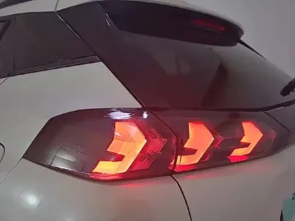 Photo 39 Peugeot 2008  Electrique 136 ch