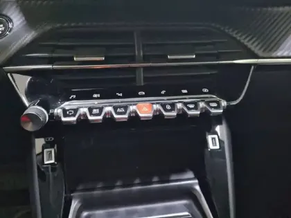 Photo 47 Peugeot 2008  Electrique 136 ch