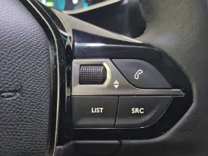 Photo 51 Peugeot 2008  Electrique 136 ch