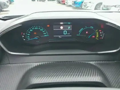 Photo 9 Peugeot 2008  Hybrid 110 e-DCS6