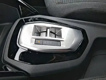 Photo 13 Peugeot 2008  Hybrid 110 e-DCS6