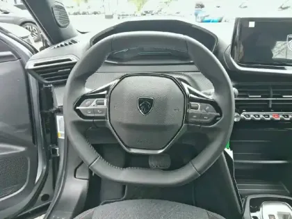 Photo 8 Peugeot 2008  Hybrid 110 e-DCS6