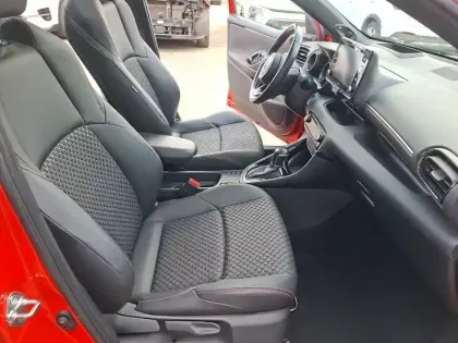 Photo 98 Toyota Yaris  Hybride 116h