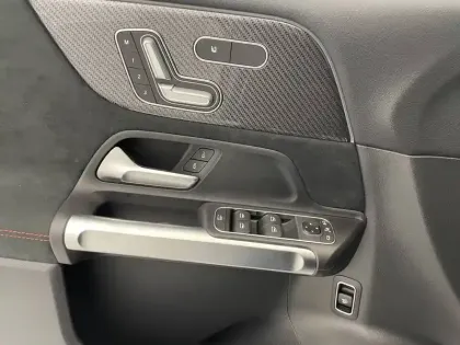 Photo 24 Mercedes GLB  200 d 8G-DCT