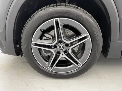 Photo 17 Mercedes GLB  200 d 8G-DCT