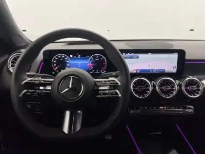 Photo 53 Mercedes GLB  200 d 8G-DCT