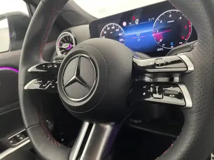 Photo 23 Mercedes GLB  200 d 8G-DCT