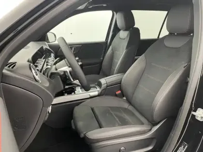 Photo 14 Mercedes GLB  200 d 8G-DCT