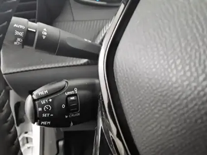 Photo 18 Peugeot 208  Electrique 50 kWh 136ch