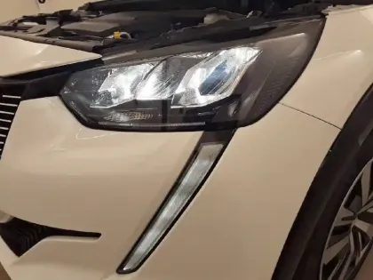 Photo 15 Peugeot 208  Electrique 50 kWh 136ch