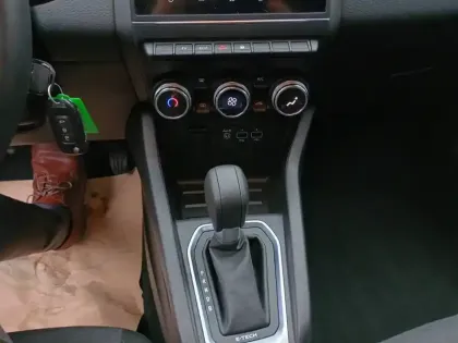 Photo 12 Renault Clio  E-Tech 140 - 21N