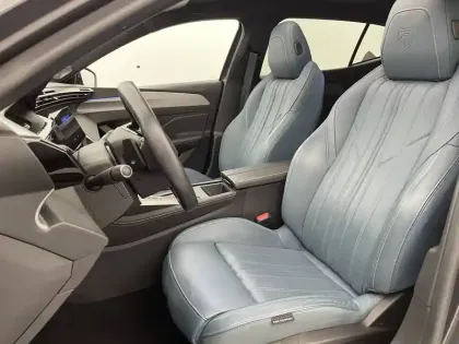 Photo 13 Peugeot 408  PureTech 130 ch S&S EAT8