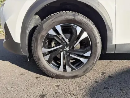 Photo 14 Peugeot 2008  PureTech 130 S&S EAT8 Allure