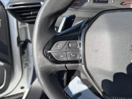 Photo 18 Peugeot 2008  PureTech 130 S&S EAT8 Allure