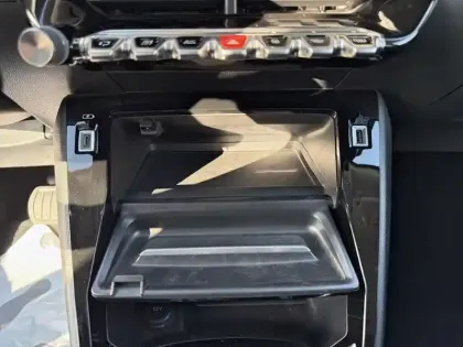 Photo 24 Peugeot 2008  PureTech 130 S&S EAT8 Allure