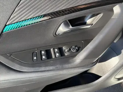 Photo 19 Peugeot 2008  PureTech 130 S&S EAT8 Allure