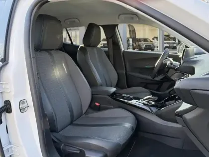 Photo 8 Peugeot 2008  PureTech 130 S&S EAT8 Allure