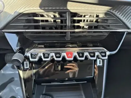 Photo 12 Peugeot 2008  PureTech 130 S&S EAT8 Allure