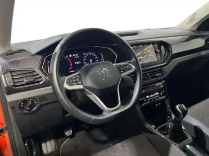 Photo 8 Volkswagen T-cross 1.0 TSI 110 Start/Stop BVM6 R-Line Tech