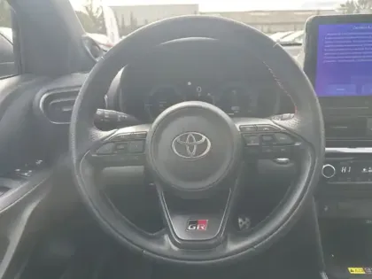 Photo 15 Toyota Yaris Hybride 130h Gr Sport