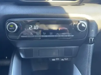 Photo 17 Toyota Yaris Hybride 116h Dynamic