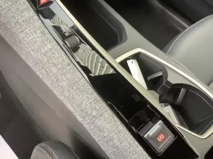 Photo 25 Peugeot 5008 Nouveau Hybrid 145 ch e-DCS6 Allure