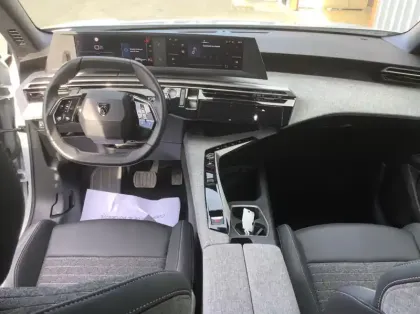 Photo 12 Peugeot 5008 Nouveau Hybrid 145 ch e-DCS6 Allure