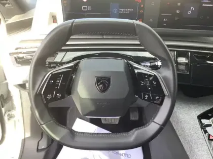 Photo 17 Peugeot 5008 Nouveau Hybrid 145 ch e-DCS6 Allure