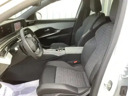 Photo 10 Peugeot 5008 Nouveau Hybrid 145 ch e-DCS6 Allure