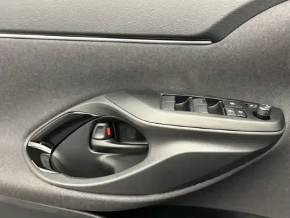 Photo 25 Toyota Yaris Hybride 1.5 HYBRID 130H DESIGN Cargo