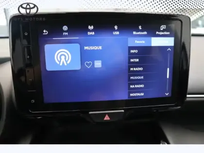 Photo 33 Toyota Yaris Hybride 116h 2WD Design MY22