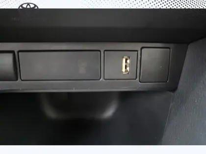 Photo 15 Toyota Yaris Hybride 116h 2WD Design MY22