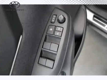 Photo 12 Toyota Yaris Hybride 116h 2WD Design MY22