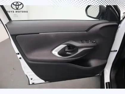 Photo 11 Toyota Yaris Hybride 116h 2WD Design MY22