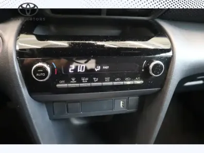 Photo 34 Toyota Yaris Hybride 116h 2WD Design MY22