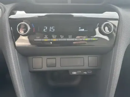 Photo 20 Toyota Yaris Hybride 116h Dynamic