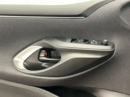 Photo 14 Toyota Yaris Hybride 116h Dynamic