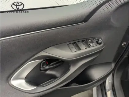 Photo 6 Toyota Yaris Hybride 116h Design Pack