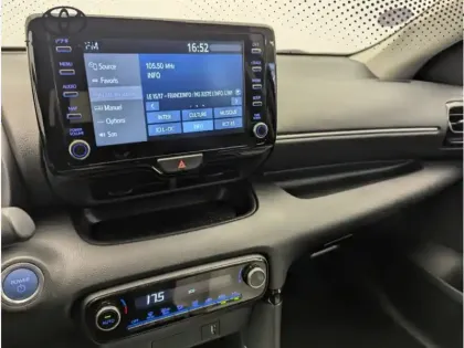 Photo 20 Toyota Yaris Hybride 116h Design Pack