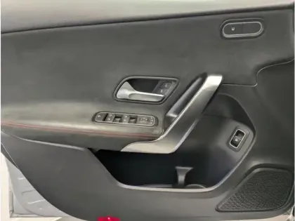 Photo 11 Mercedes Classe A 250 e AMG Line