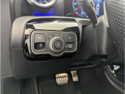 Photo 12 Mercedes Classe A 250 e AMG Line