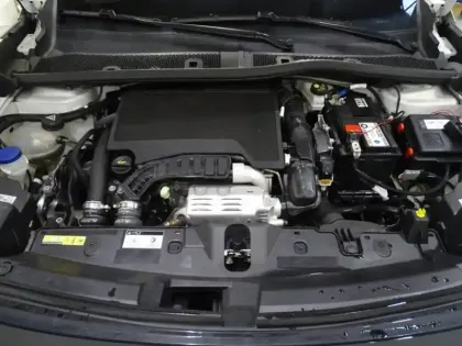 Photo 10 Peugeot 2008  1.2 PureTech 130ch S&S GT EAT8