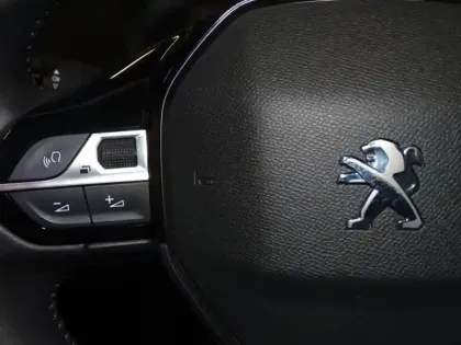 Photo 13 Peugeot 208  1.2 PureTech 100ch S&S Allure 118g