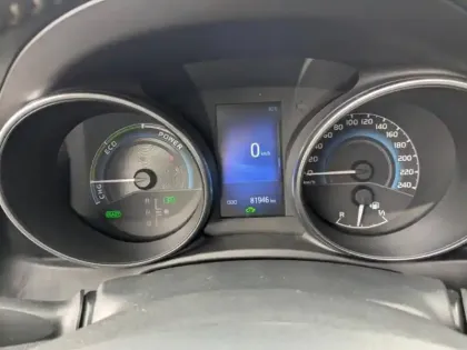 Photo 5 Toyota Auris Gén. II Ph2 Dynamic Business 5