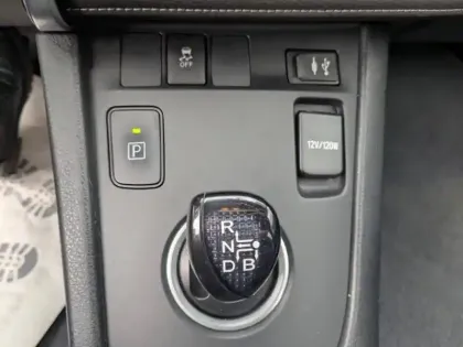 Photo 11 Toyota Auris Gén. II Ph2 Dynamic Business 5